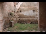 04034 ostia - regio i - insula vi - caseggiato del balcone a mensole (i,vi,2) - via della fortuna - 2. raum von sueden - 09-2023.jpg